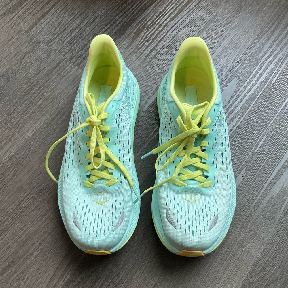 HOKA Kawana Shoes